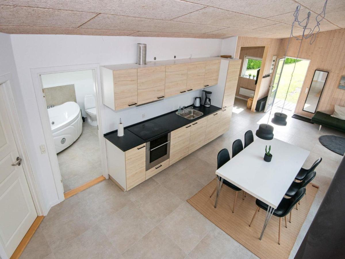 6 Person Holiday Home In Bjert Sønder Bjert Rum bild